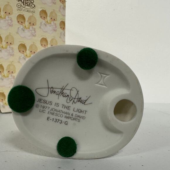 New in Box, 1977 Vintage Precious Moments JESUS IS THE LIGHT Figurine - Picture 7 of 8